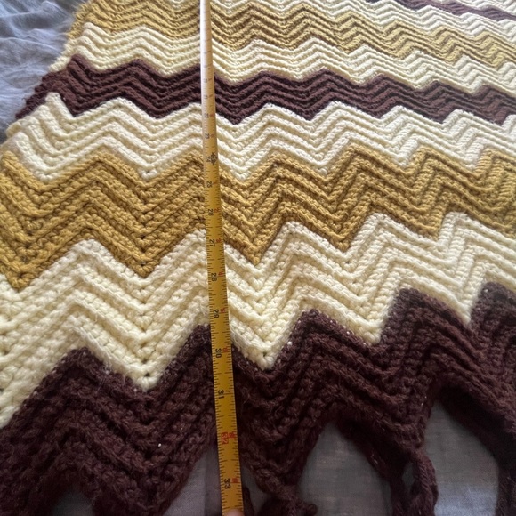 Vintage Crochet Zig Zag Wavy Afghan Blanket Handmade Chevron 1970s Retro - Picture 7 of 7